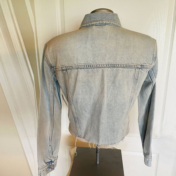 GAP UltraSoft Relaxed Cropped Icon Raw Hem Denim Jacket XS - Picture 8 of 16